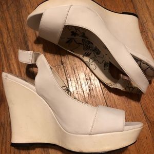 New - white wedges